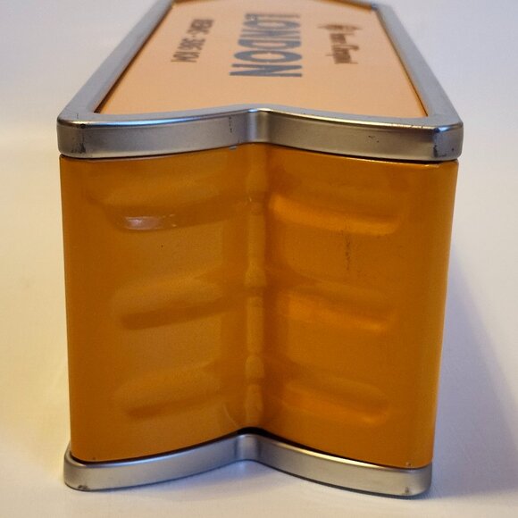 VEUVE CLICQUOT Arrow TIN LONDON Veuve Champagne Tin Destination - Picture 5 of 8